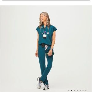 Figs Caribbean blue Rafaela scrub top size XXS